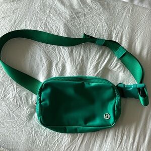 Lululemon Everywhere Belt Bag with Long Strap 1L